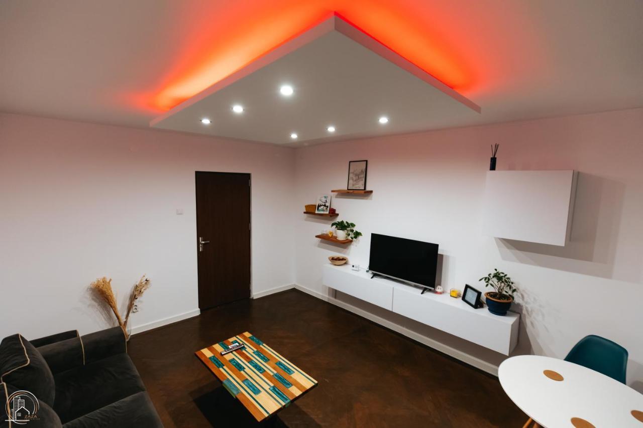 Zaza Apartament - Central Area, With Balcony ทาร์กู จิอู ภายนอก รูปภาพ