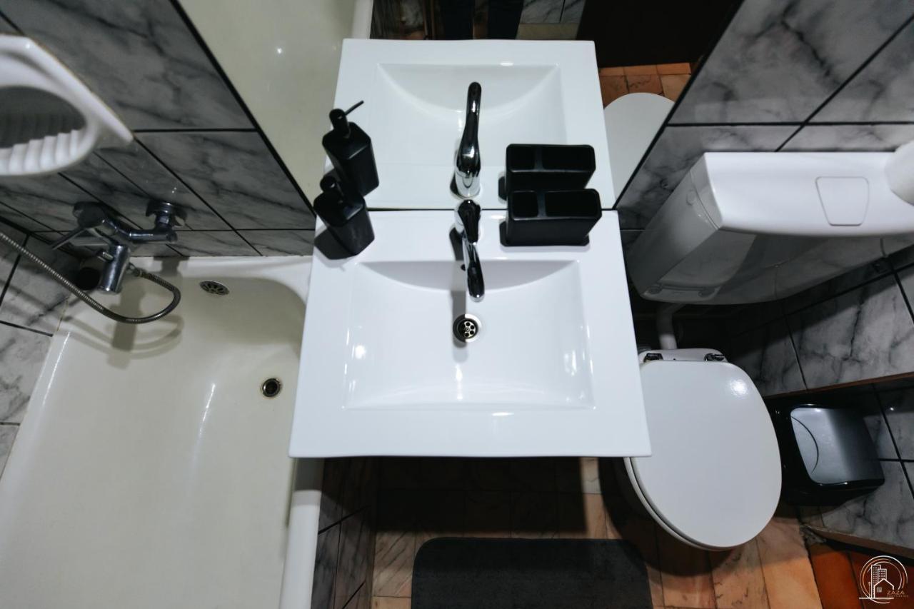 Zaza Apartament - Central Area, With Balcony ทาร์กู จิอู ภายนอก รูปภาพ
