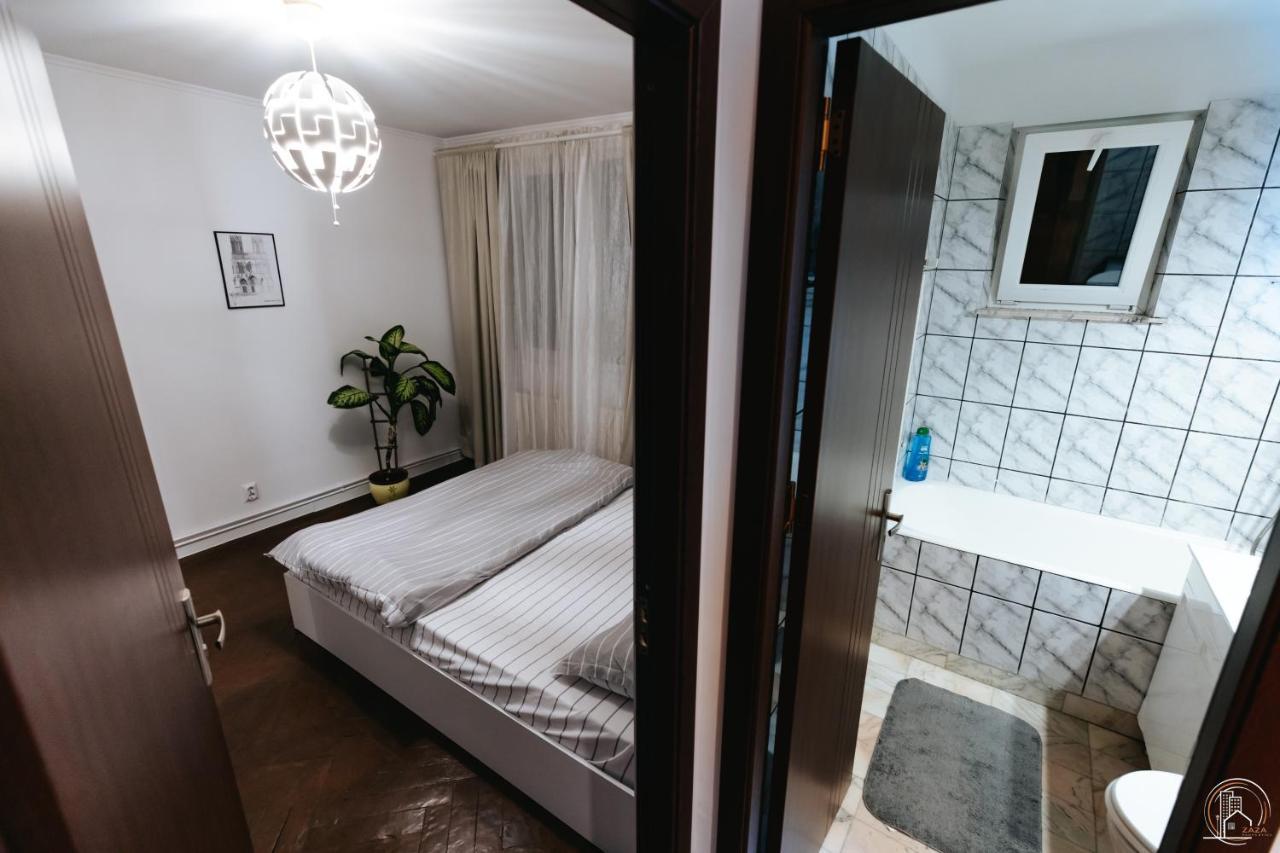 Zaza Apartament - Central Area, With Balcony ทาร์กู จิอู ภายนอก รูปภาพ