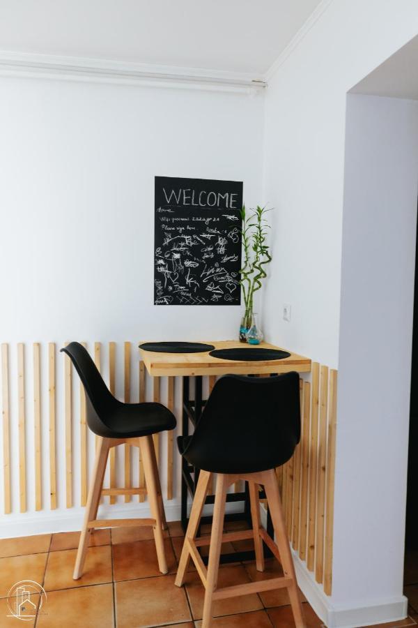 Zaza Apartament - Central Area, With Balcony ทาร์กู จิอู ภายนอก รูปภาพ